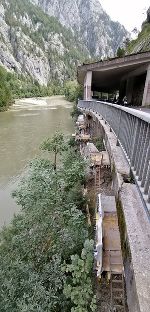 Für die Sanierung der Hangbrücke sind Gerüst- bzw. Bühnensysteme notwendig.